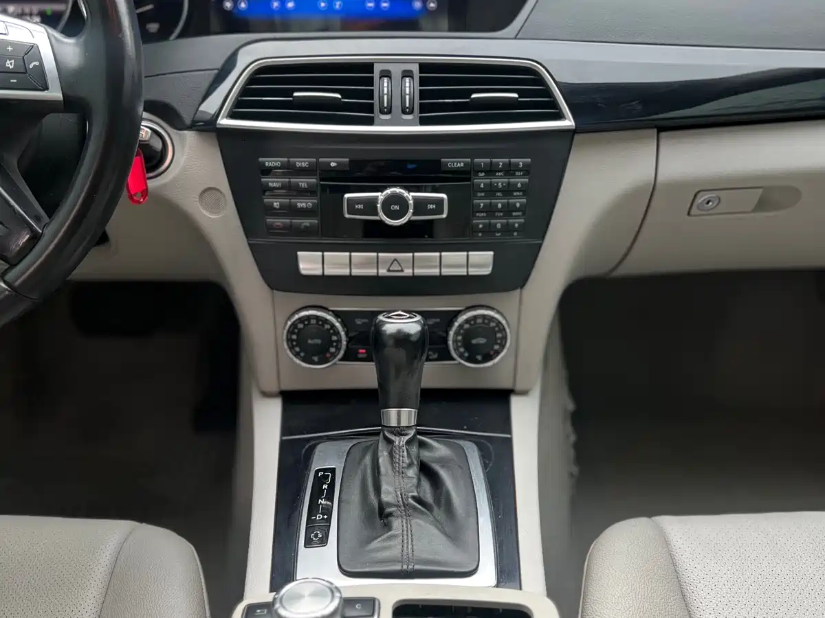 Mercedes-Benz C-Class 2013 Model C 180 CGI Classic фото 13