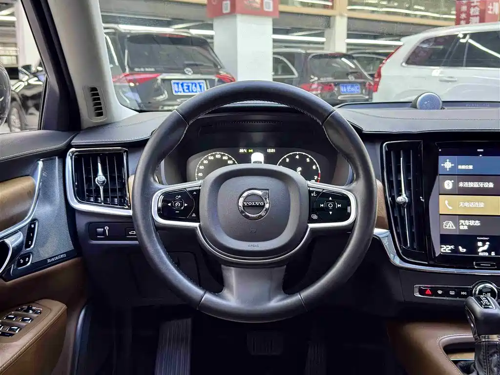 Фото 9 - Volvo S90
