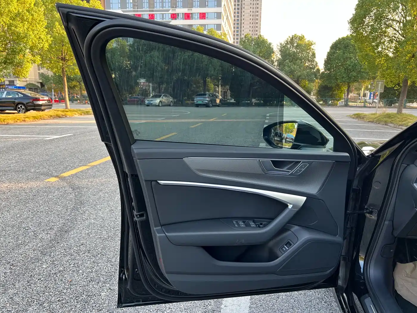Photo 8 - Audi A6L