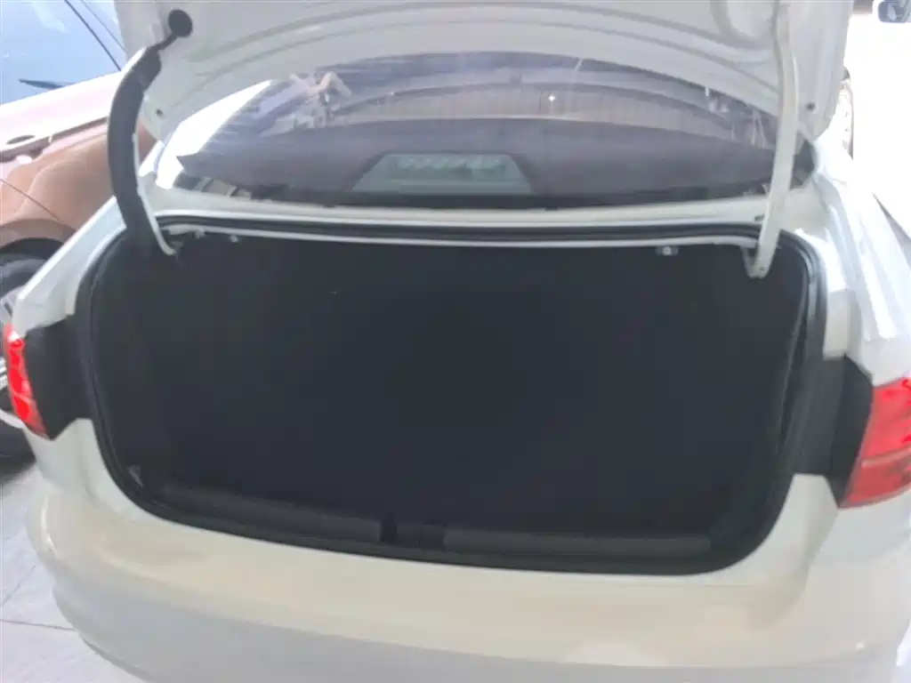 Volkswagen Sagitar 2017 230TSI Automatic Comfort фото 19