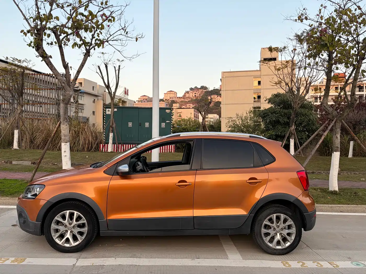 Volkswagen Polo 2016 1.6L Cross Polo Automatic фото 4