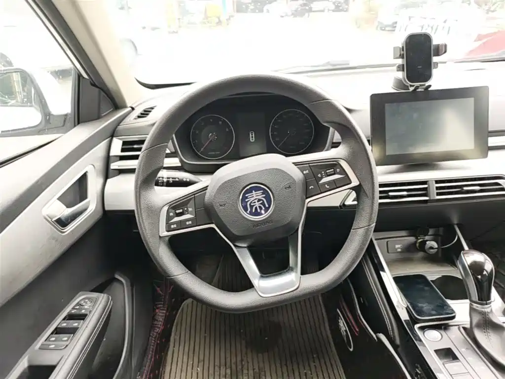 BYD Qin 2019 1.5L Automatic Luxury Edition фото 11
