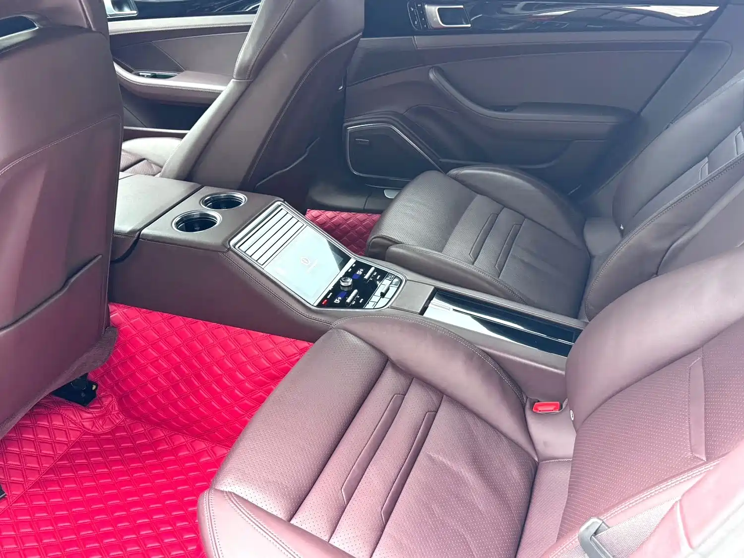 Photo 6 - Porsche Panamera