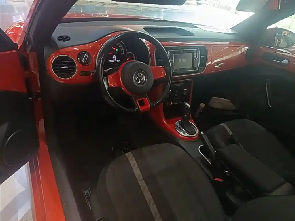Volkswagen Beetle 2018 180TSI Trend Joy Edition фото 6