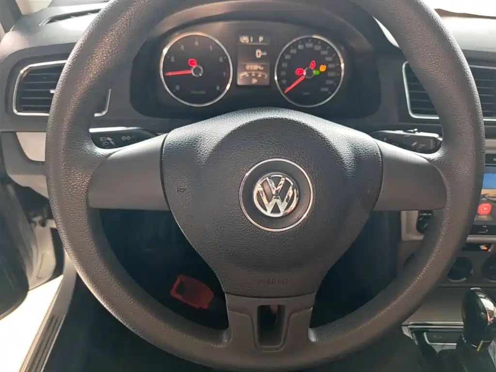 Volkswagen Lavida 2013 Facelift Classic 1.6L Automatic Comfort фото 11