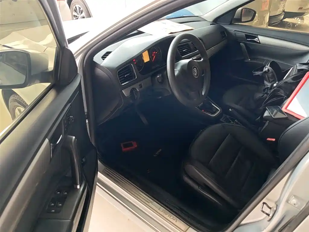 Volkswagen Lavida 2013 Facelift Classic 1.6L Automatic Comfort фото 16