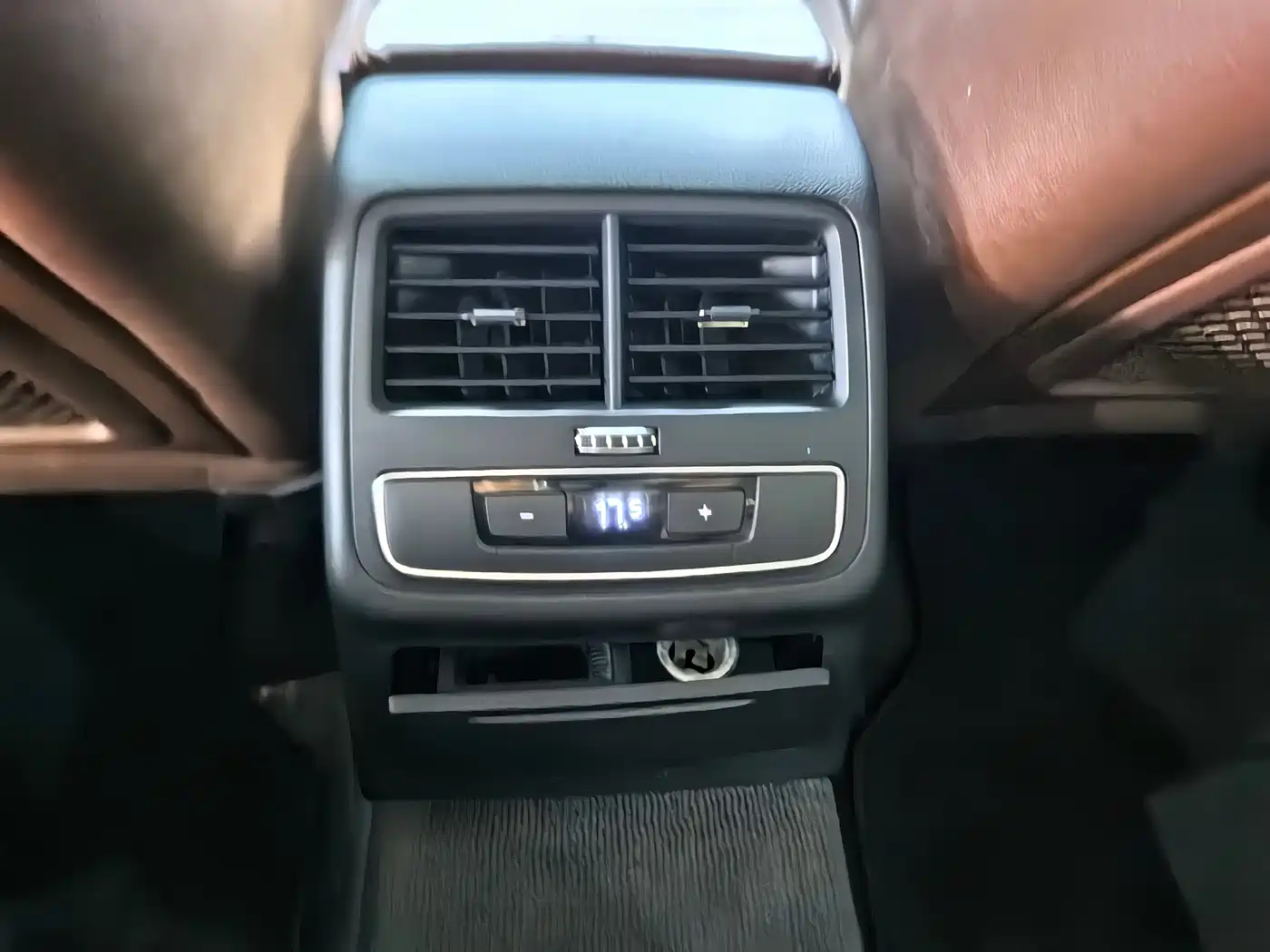 Фото 17 - Audi A4L