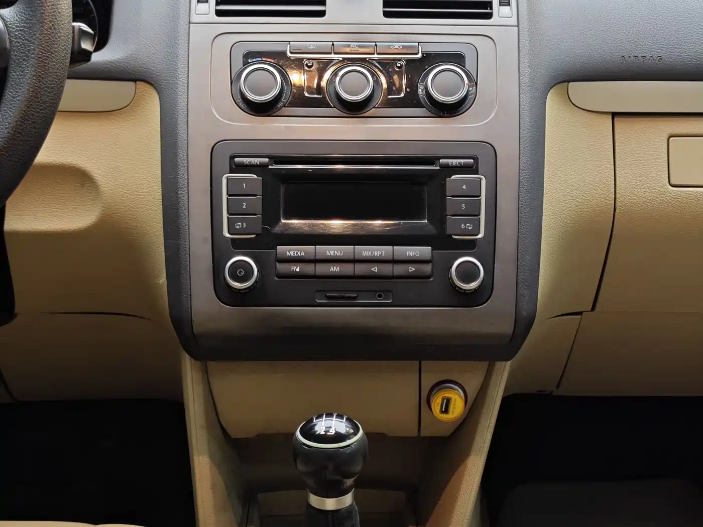 Volkswagen Touran 2011 1.4T Manual Smart Style 5-seater фото 18