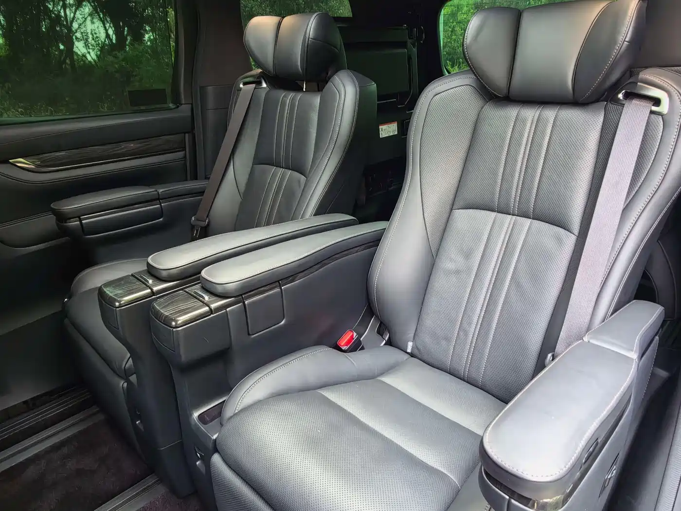 Lexus LM 2020 2020 300h Seven-Seater Elegance Edition