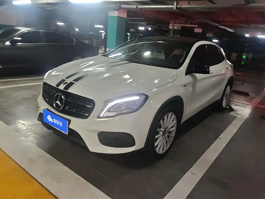 MERCEDES-BENZ GLA