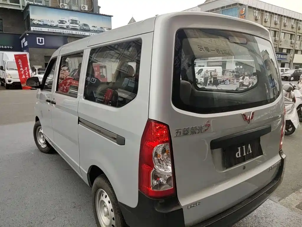 Wuling Motors Wuling Rongguang S 2023 2023 1.5L Base 5/7 Seater