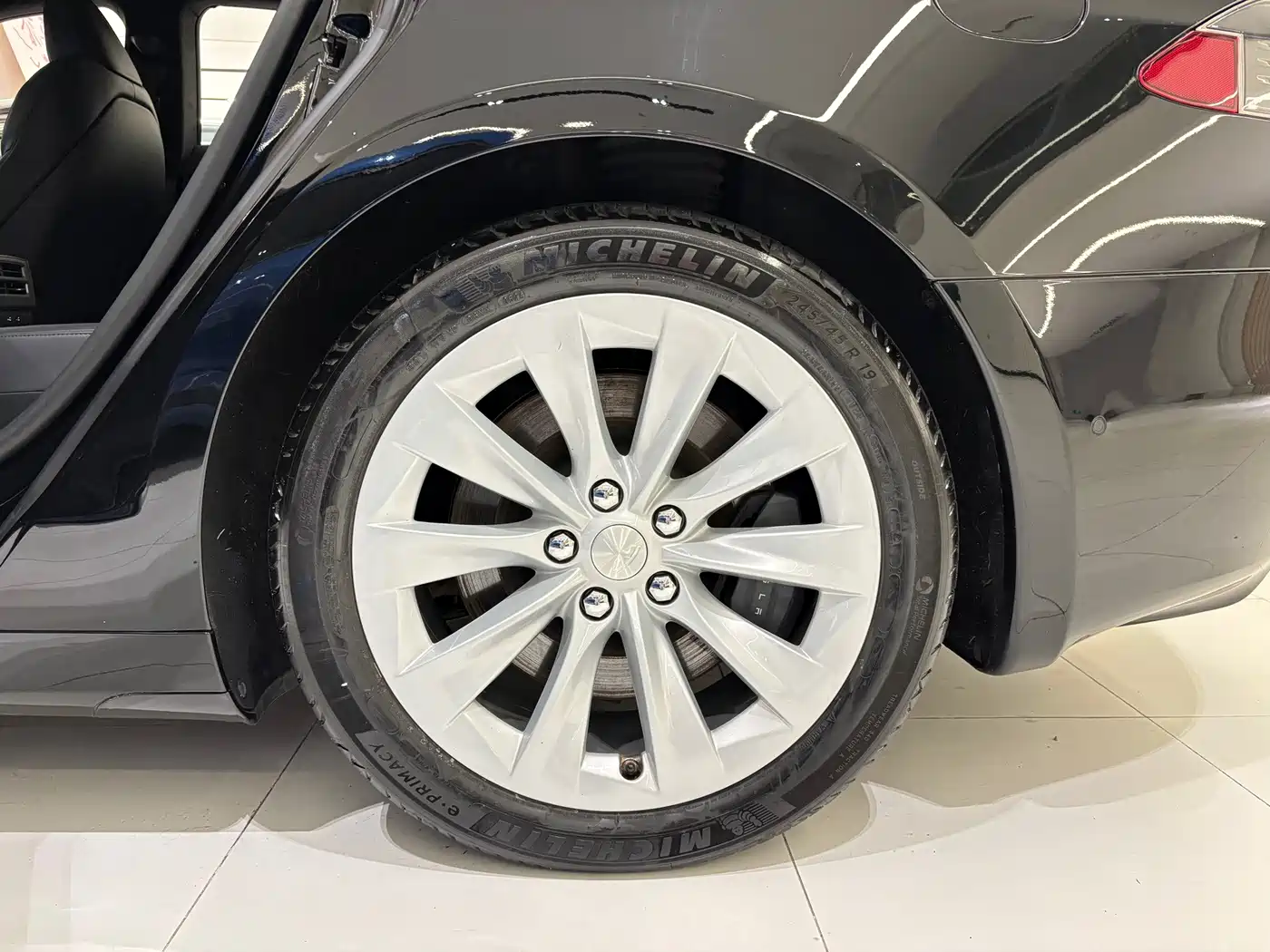 Tesla Model S 2020 2019 Long Range Version