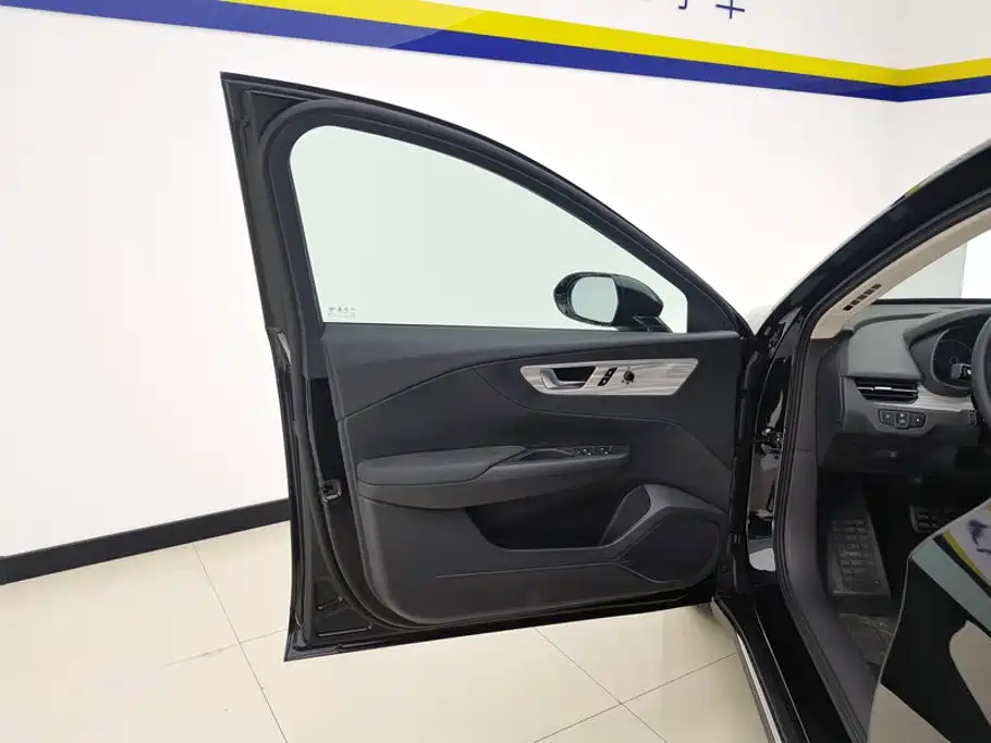 Hongqi E-QM5 2025 2024 Model 610km PLUS