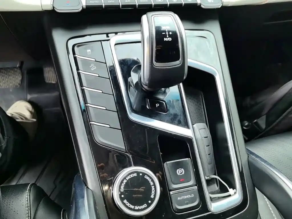 Photo 14 - Geely Atlas