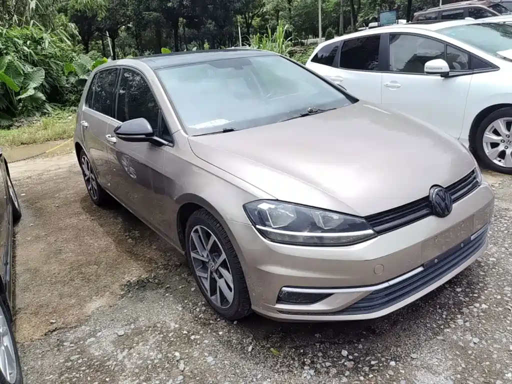 Photo 4 - Volkswagen Golf