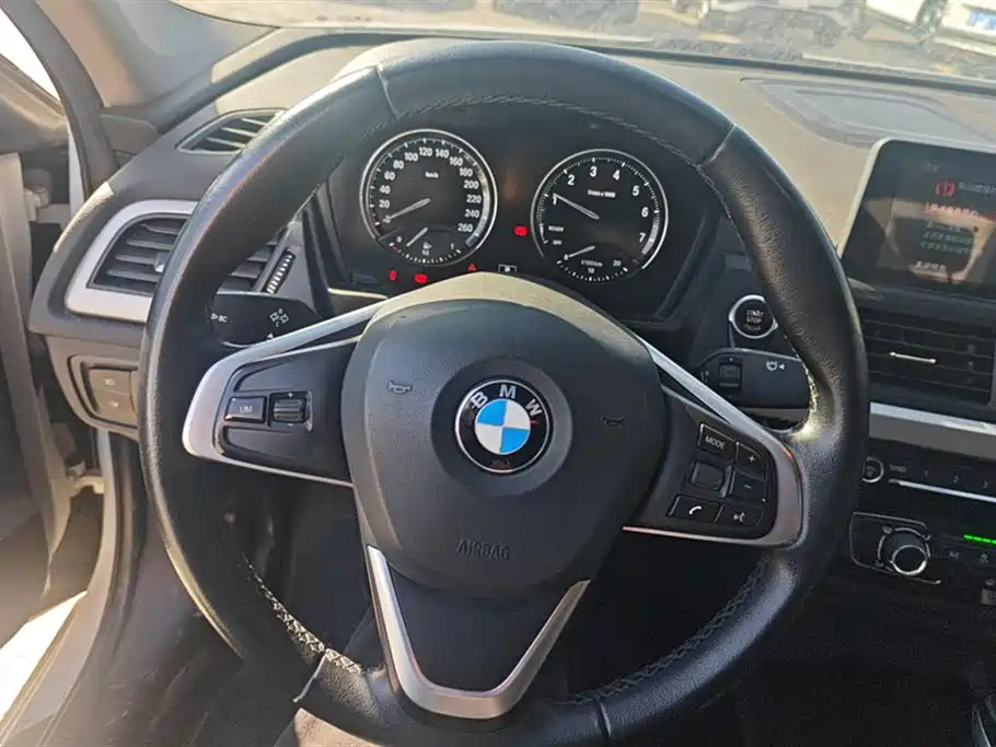 BMW 1 Series 2018 118i Fashion Edition фото 15