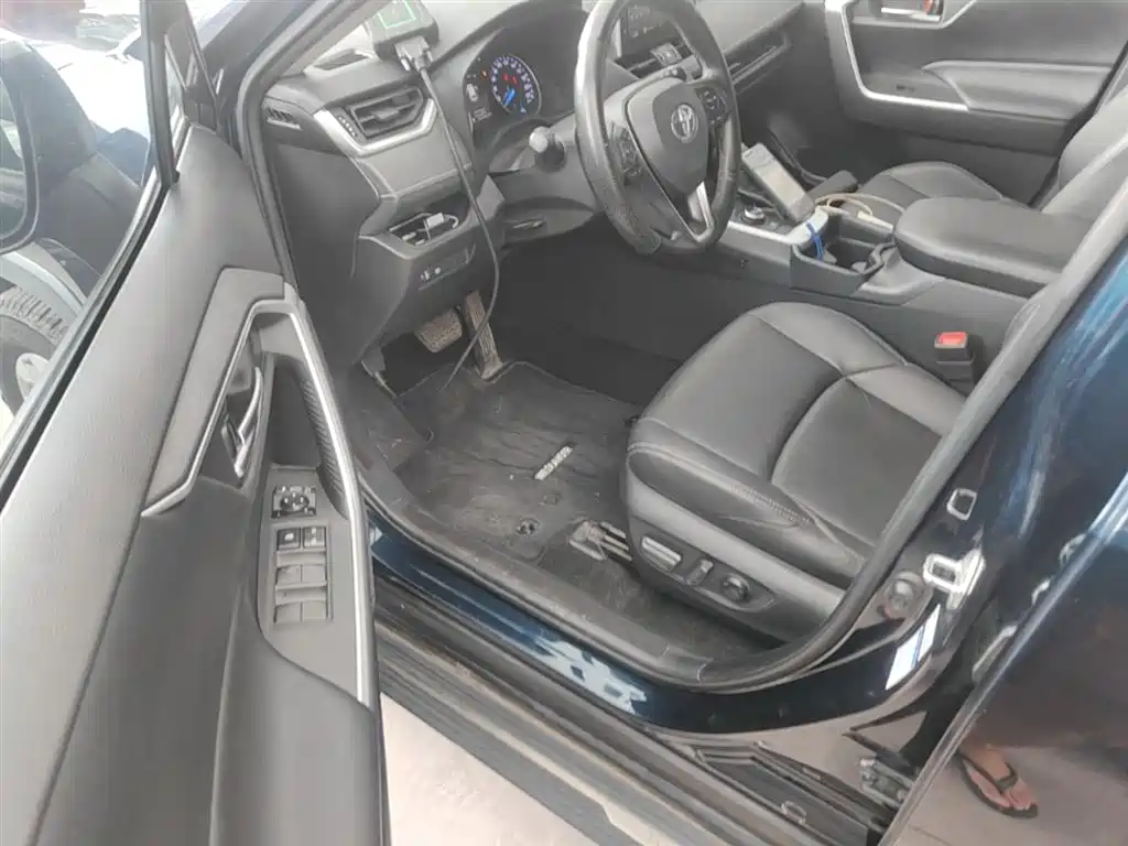 Toyota Wildlander 2020 Hybrid 2.5L E-CVT AWD Luxury Edition фото 16