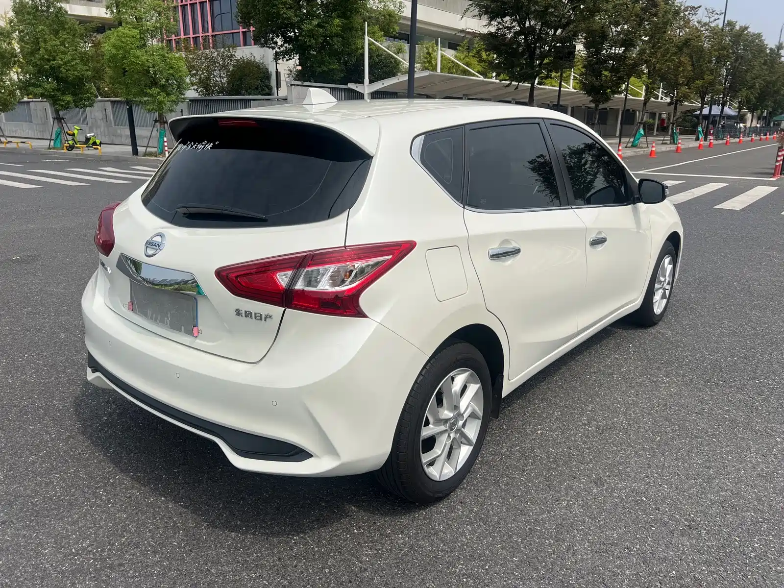 Photo 7 - Nissan Tiida