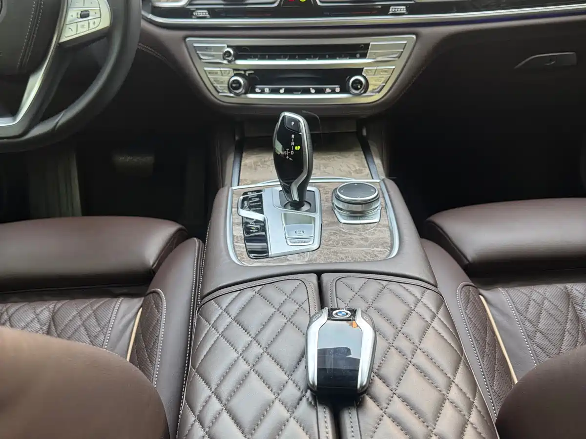 BMW 7 Series 2019 740Li Leading Luxury Package фото 16
