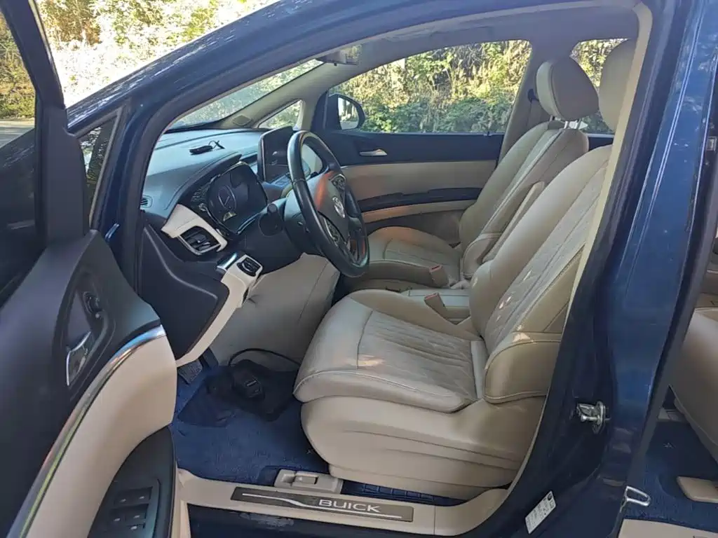 Фото 16 - Buick GL8