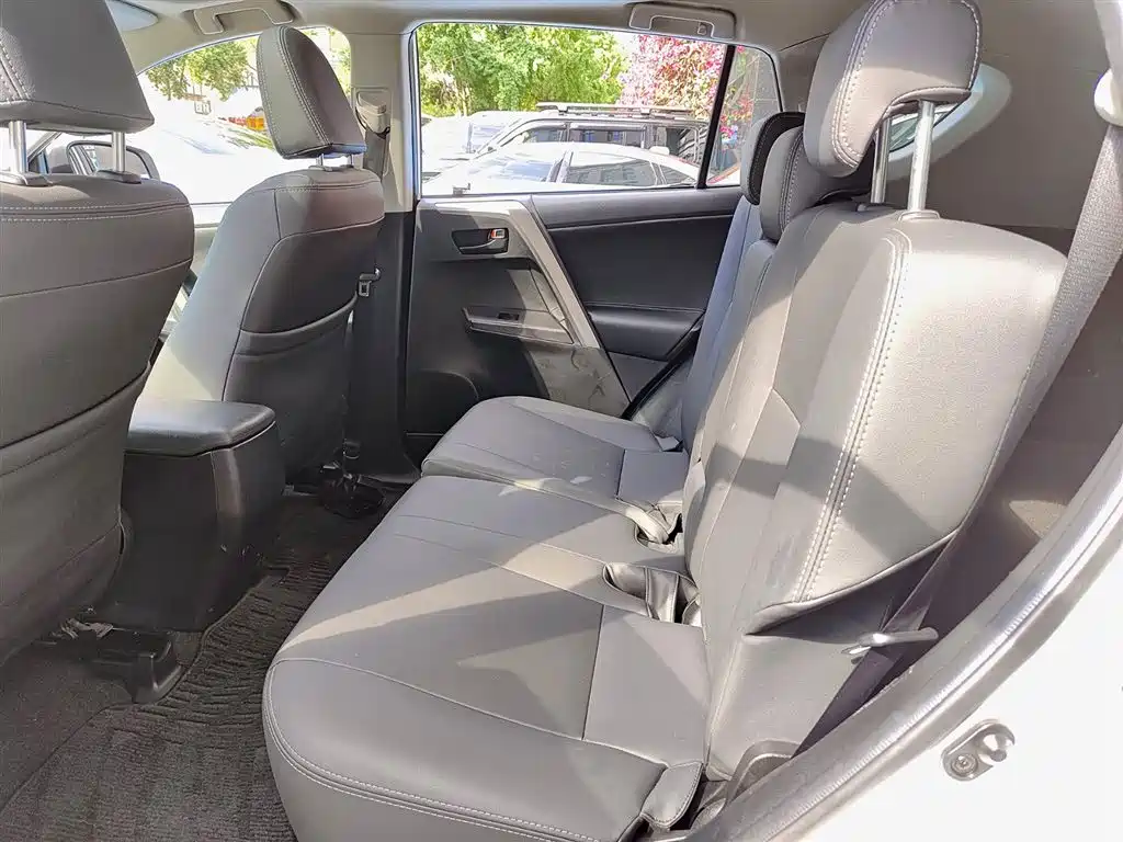 Toyota RAV4 Rongfang 2016 2.0L CVT 2WD Trend (China V) фото 8