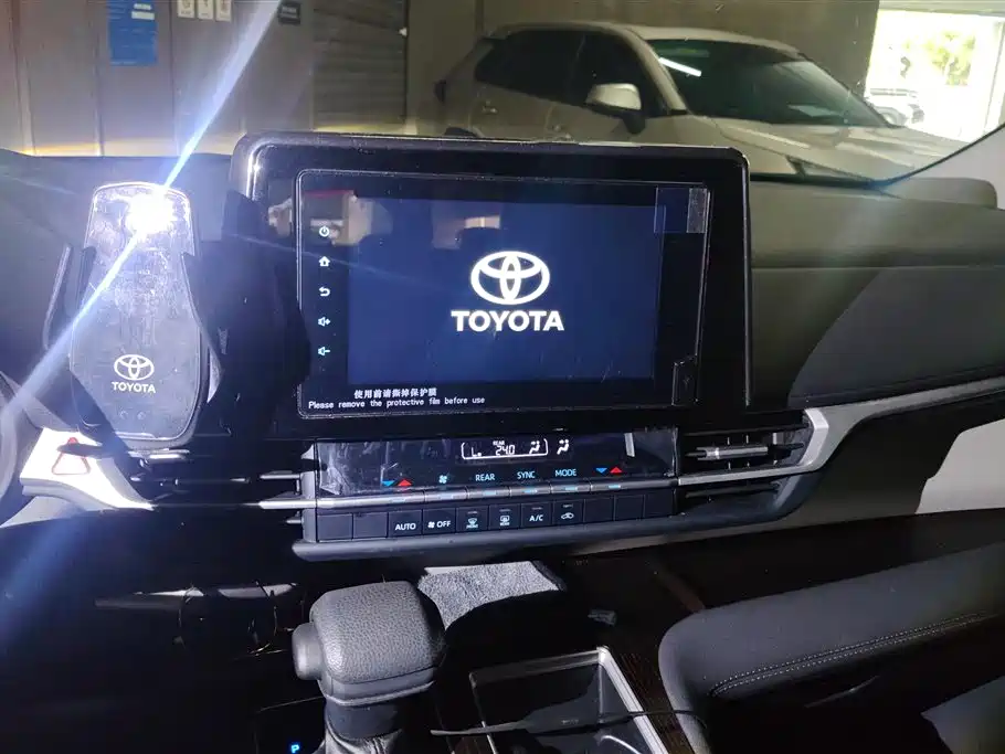 Toyota Sienna 2023 2.5L Hybrid Comfort Edition фото 13