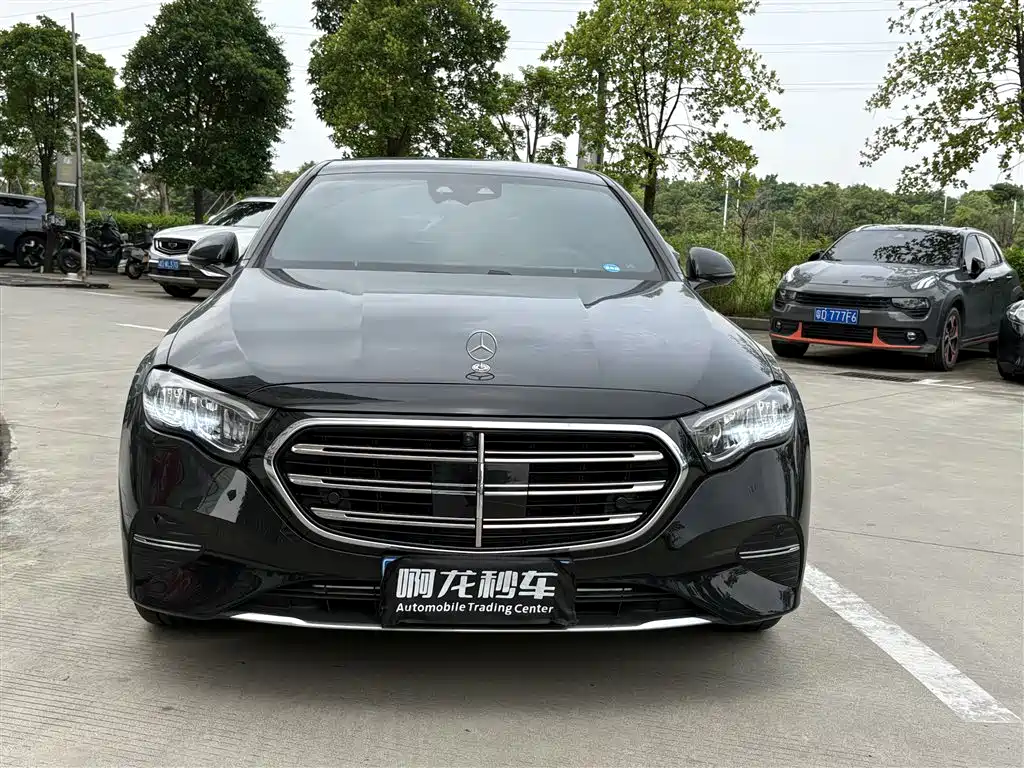صورة 2 - Mercedes-Benz E-Class