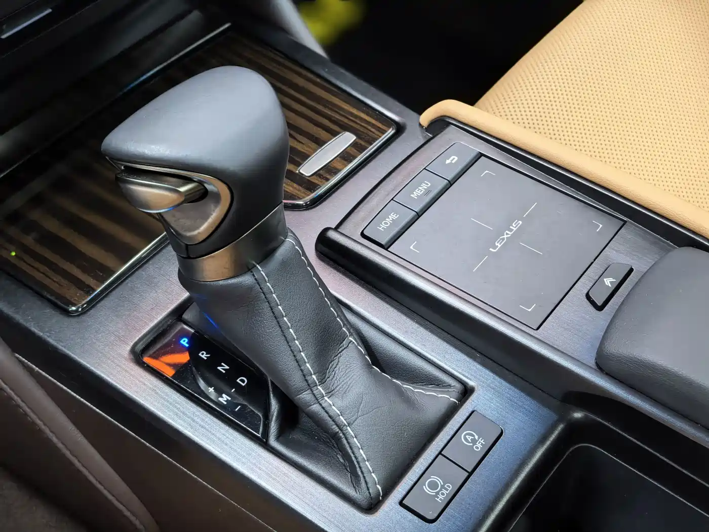 Фото 19 - Lexus ES