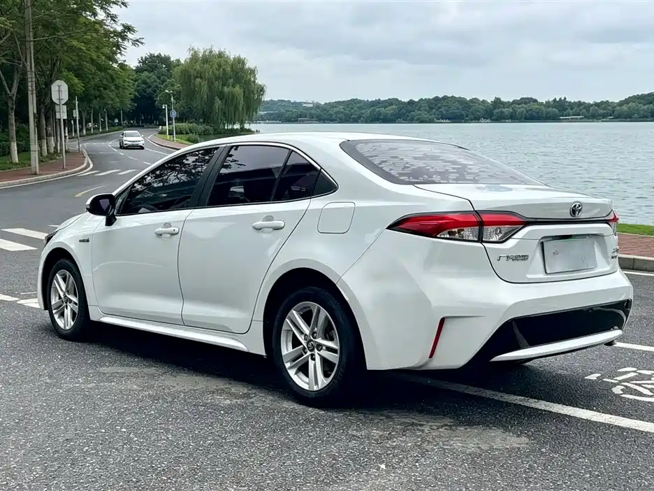 Toyota Levin 2021 Dual Engine 1.8H E-CVT Luxury Edition фото 5
