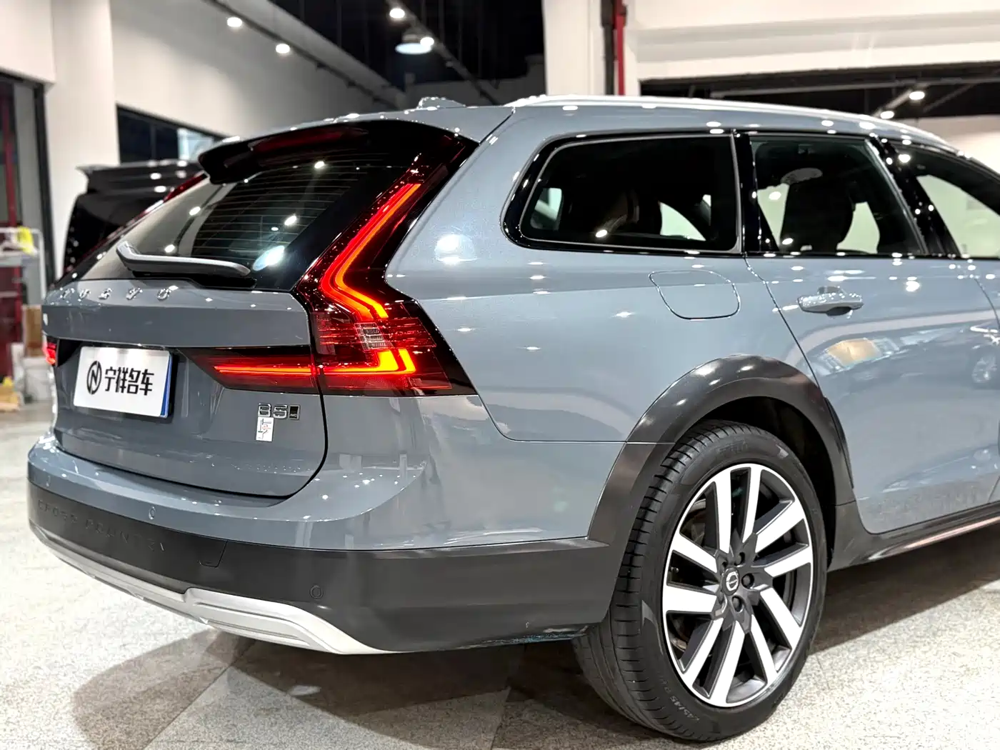 VOLVO V90