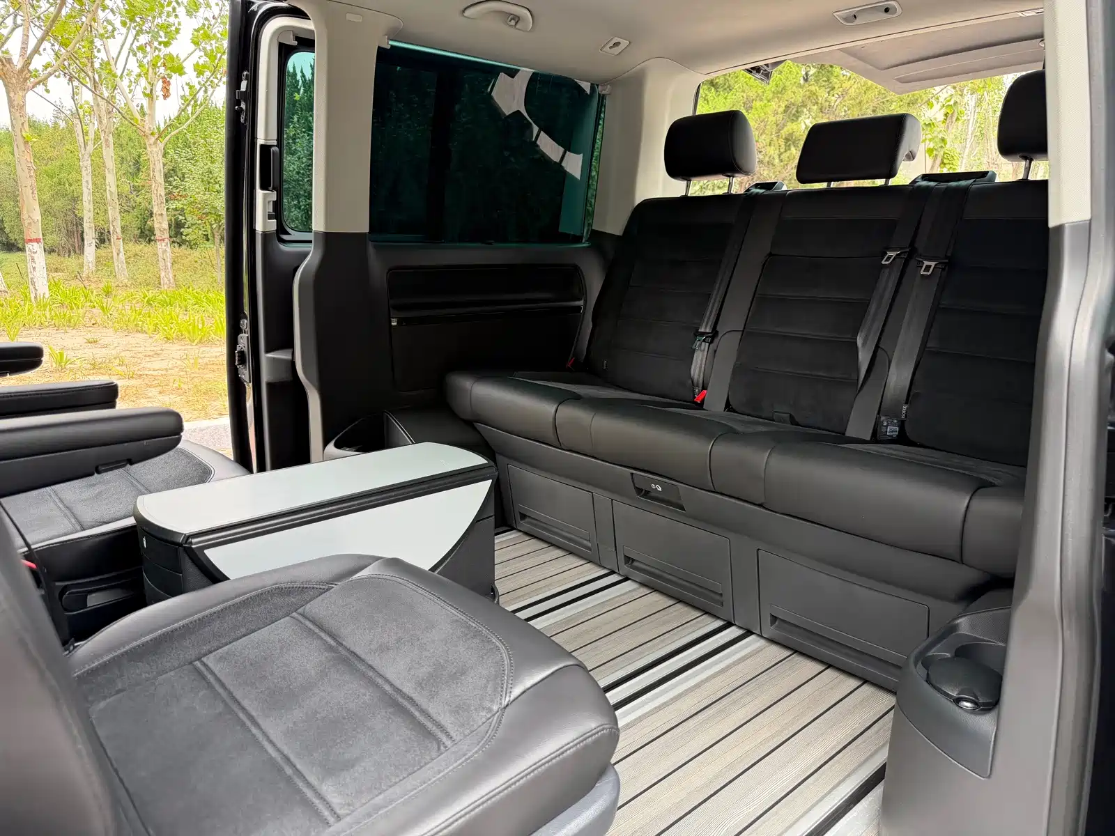 Photo 16 - Volkswagen Multivan