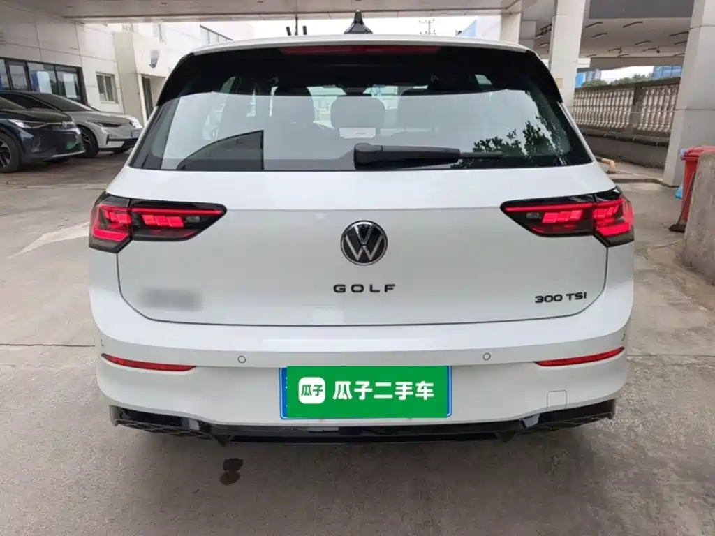 Volkswagen Golf 2024 2025 300TSI R-Line