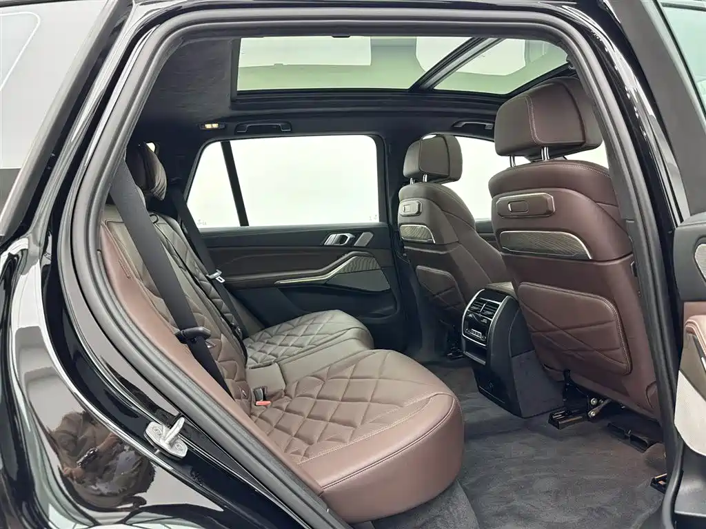 BMW X5 2026 xDrive 40Li M Sport Night Edition Package фото 22