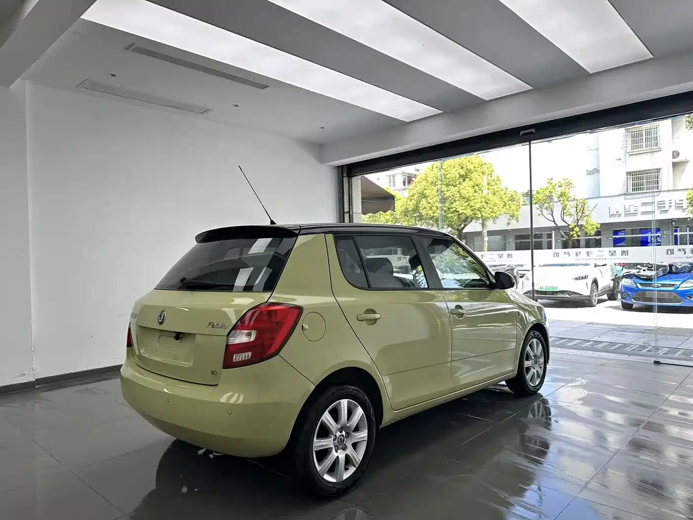 Škoda Fabia 2009 Model 1.6L Automatic JingLing Edition фото 9