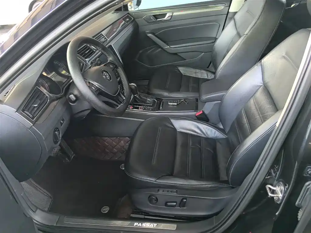 Volkswagen Passat 2016 330TSI DSG Executive Edition фото 15