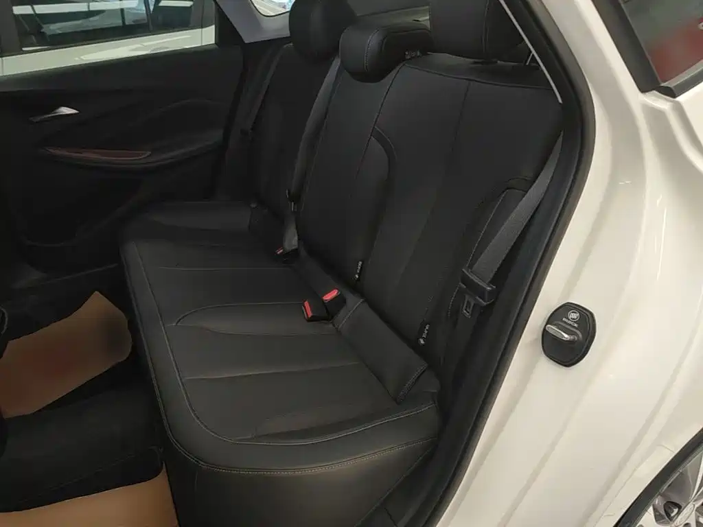 صورة 17 - Buick Verano