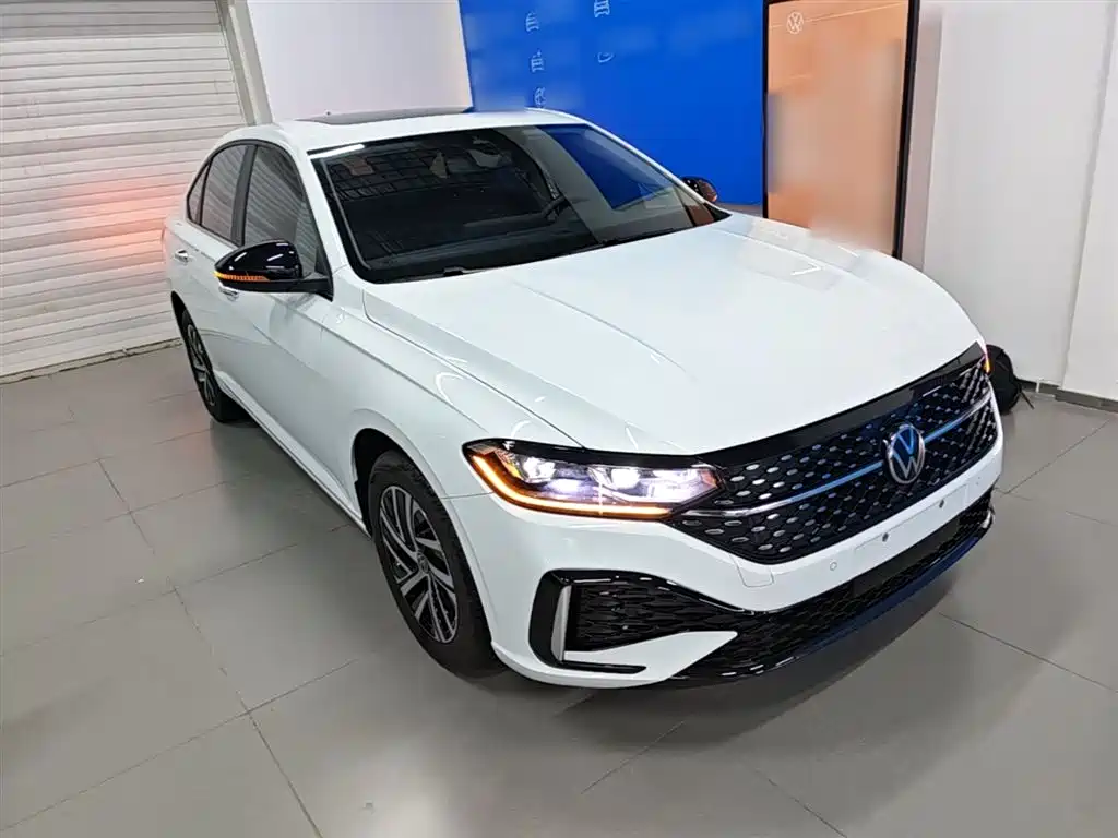 Volkswagen Lavida 2024 Model 300TSI DSG Starlight Leading Edition фото 4