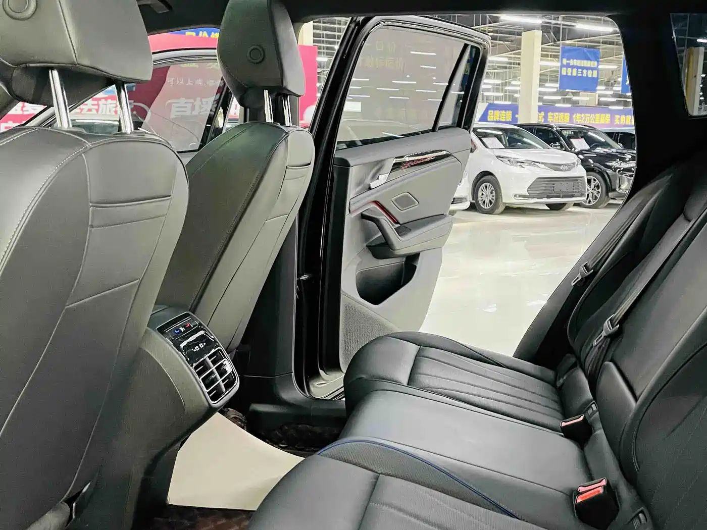 Volkswagen Tiguan L 2024 PRO 330TSI 2WD Intelligent Leader Edition фото 8