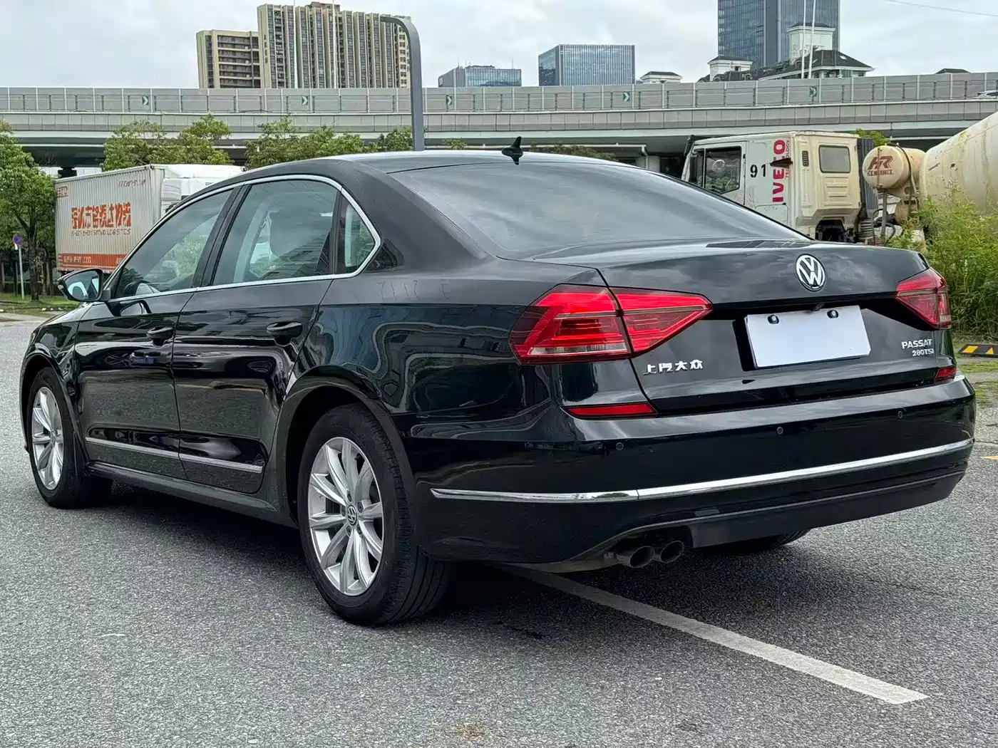 Volkswagen Passat 2017 280TSI DSG Prestige фото 17