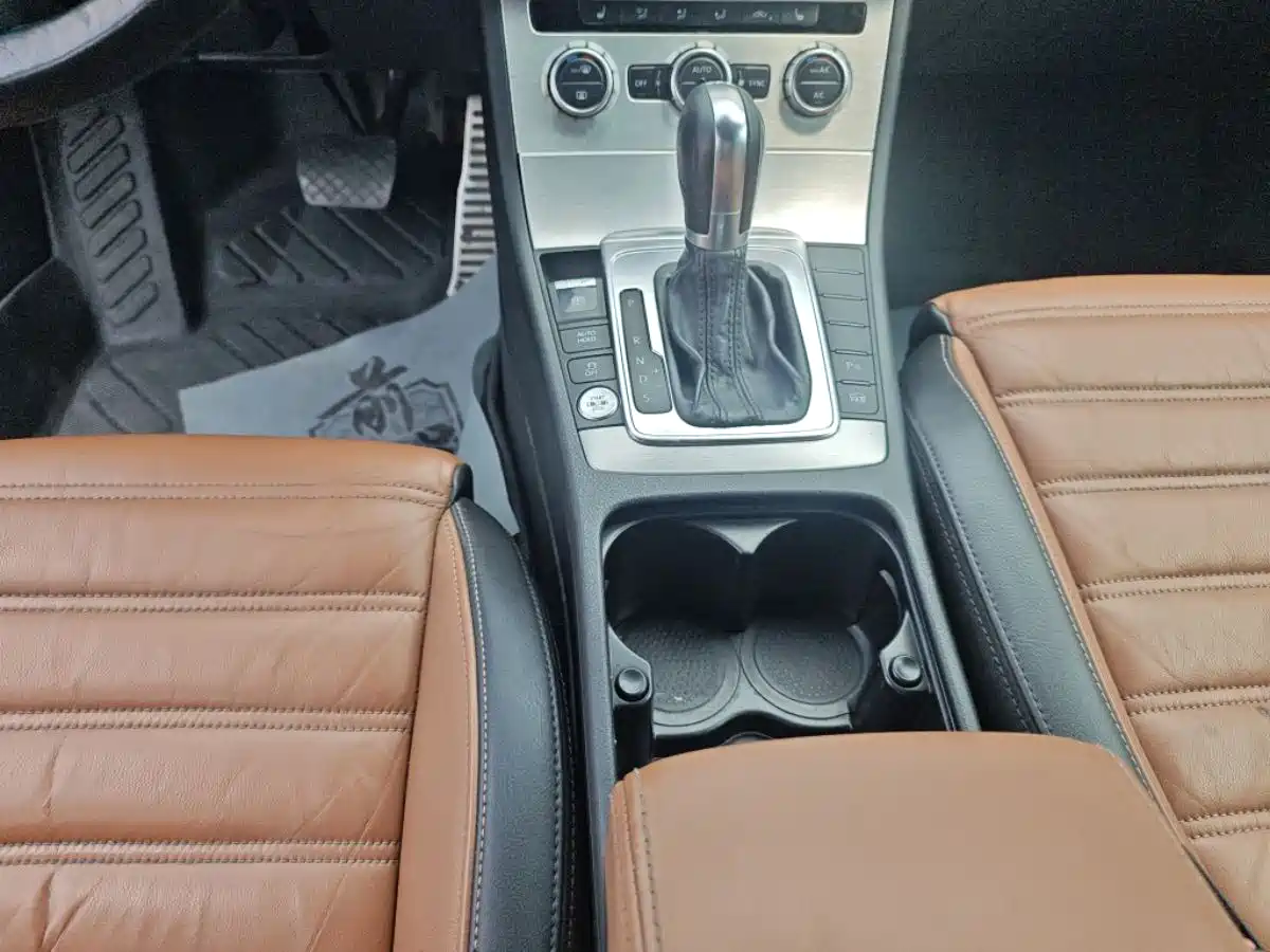 Volkswagen FAW-Volkswagen CC 2013 2.0TSI Luxury фото 9