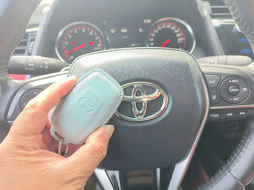 Photo 9 - Toyota Camry