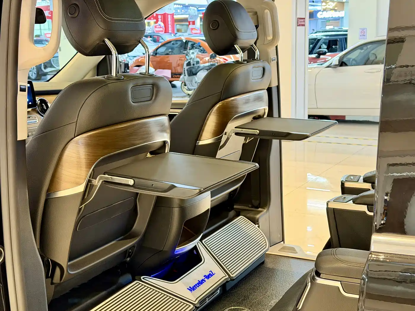 Mercedes-Benz V-Class 2021 V 260 L Long Wheelbase Luxury Edition фото 10