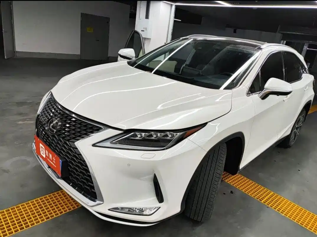 Фото 4 - Lexus RX