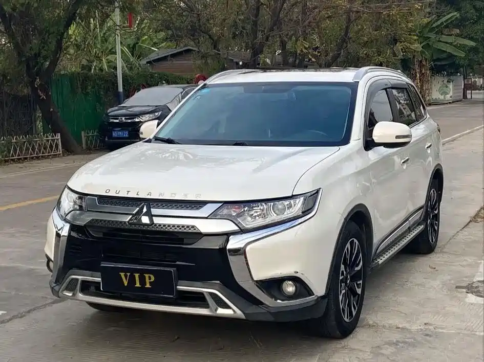 Фото 1 - Mitsubishi Outlander