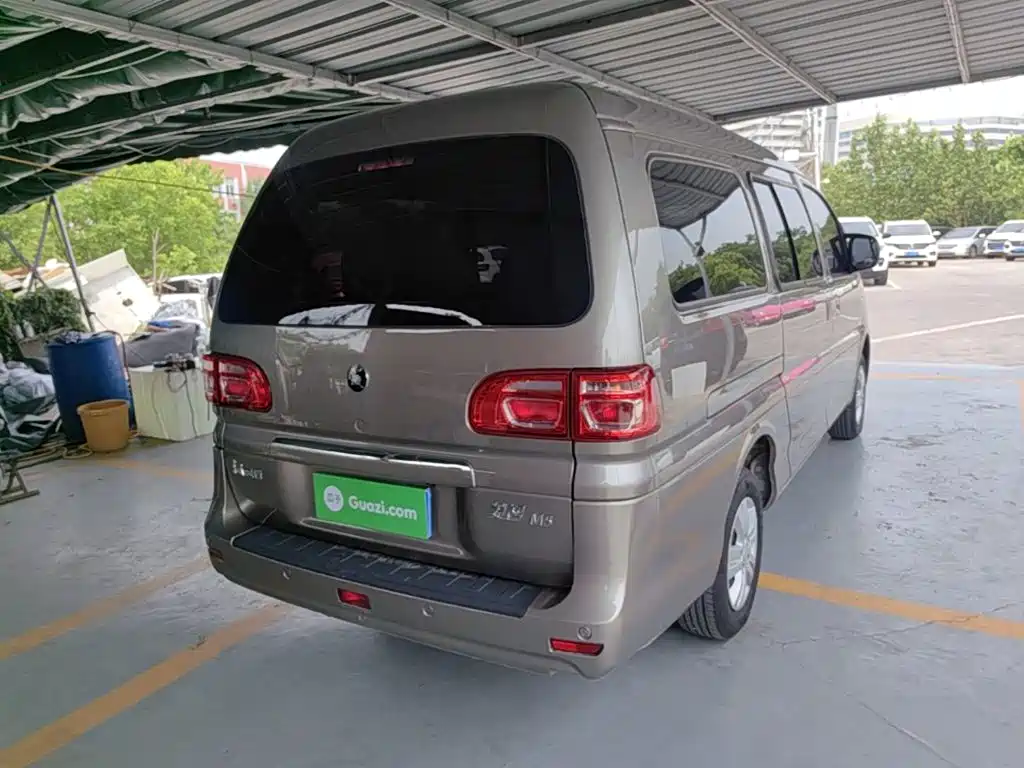 Dongfeng Fengxing Lingzhi 2025 2023 M5L 1.6L Basic 7-seater