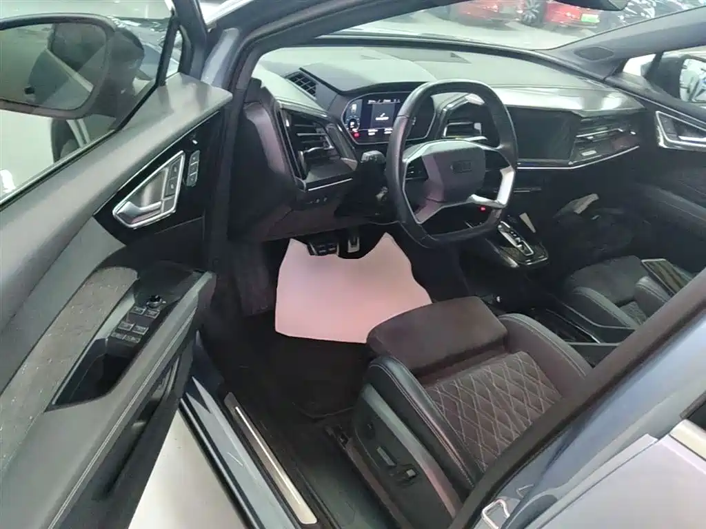 Audi Q4 e-tron 2022 50 e-tron quattro Innovation Edition фото 16