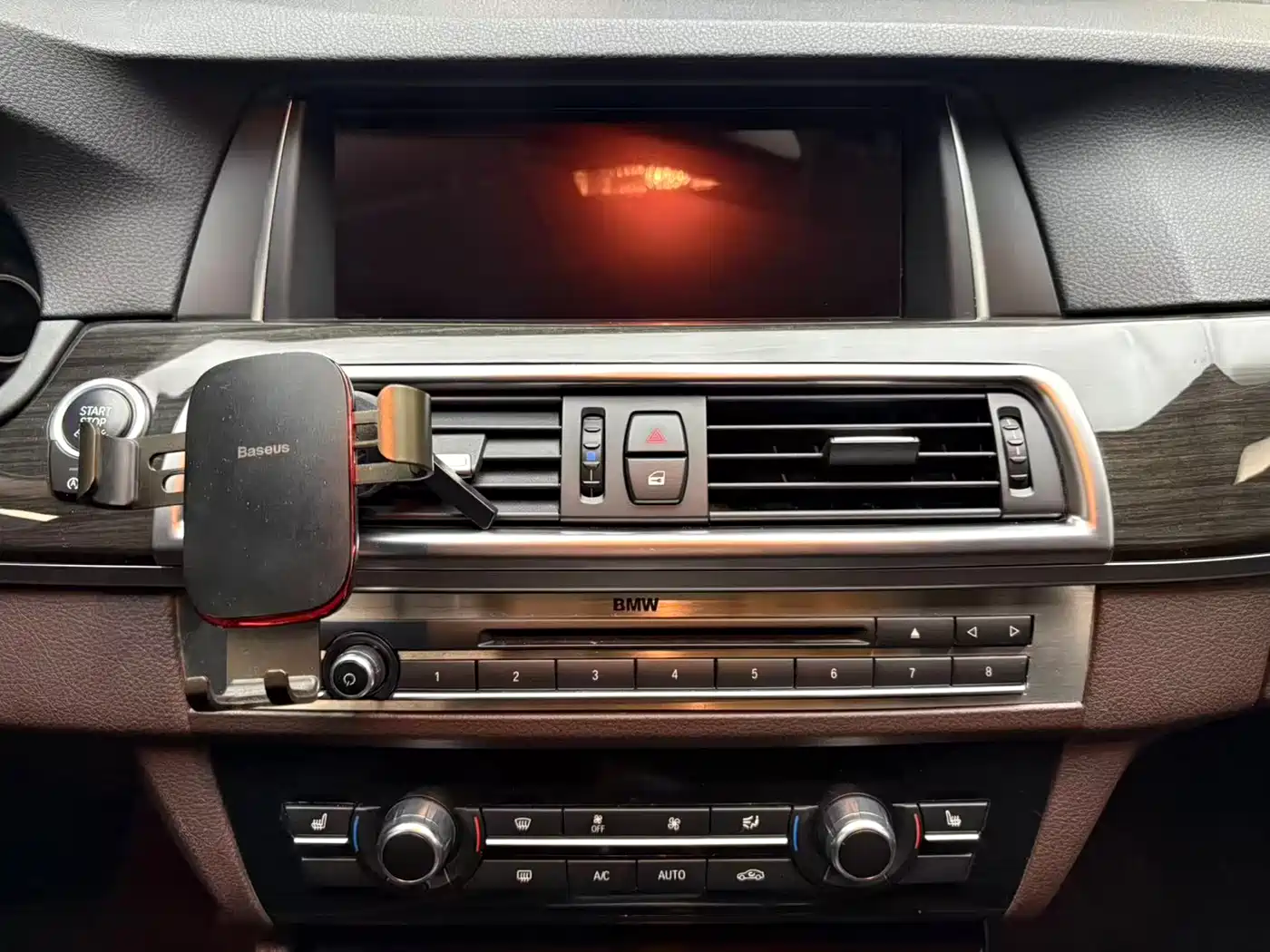 BMW 5 Series 2014 525Li Luxury Design Package фото 27