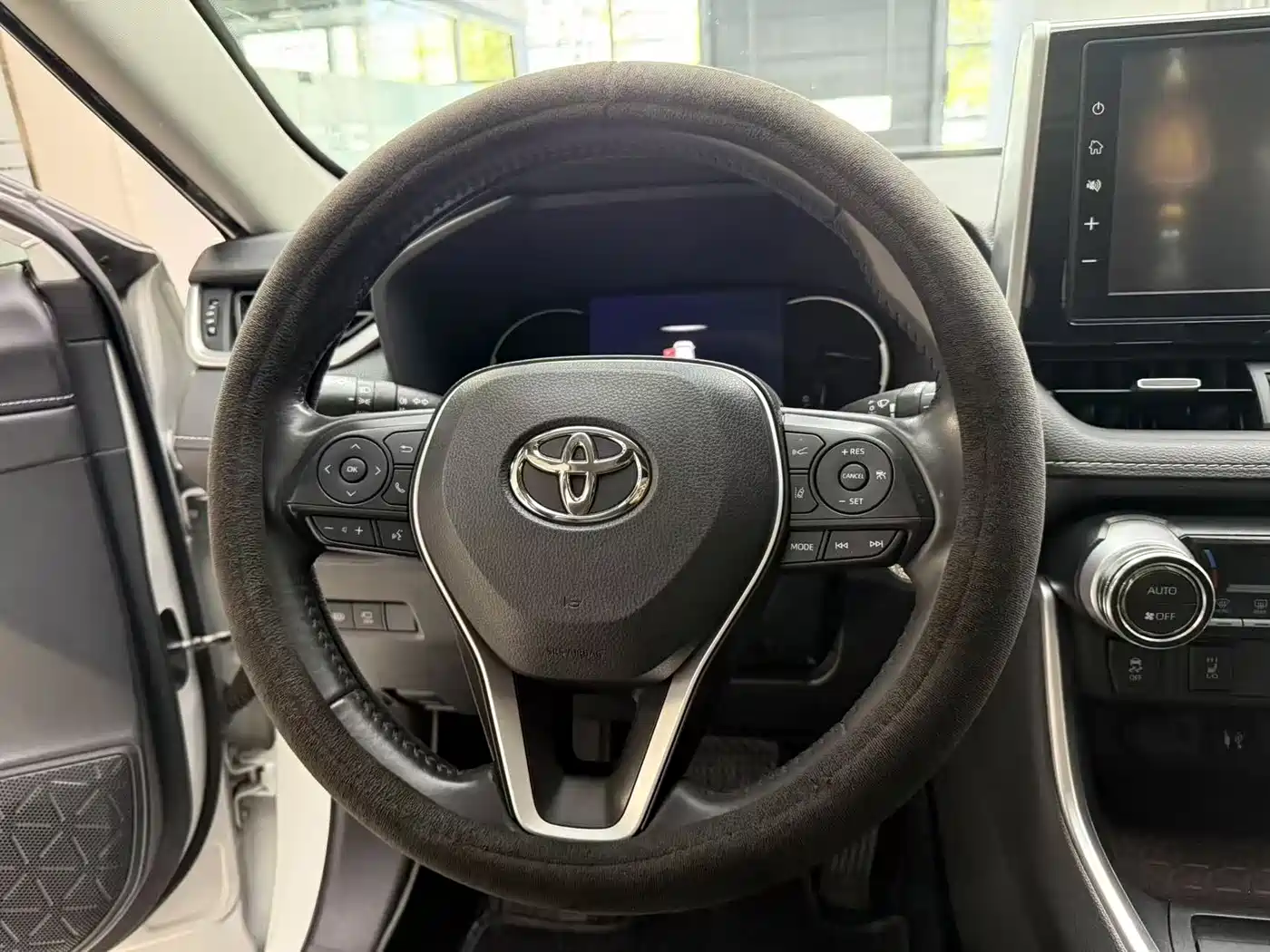 Toyota RAV4 Rongfang 2020 2.0L CVT 4WD Premium Edition фото 10
