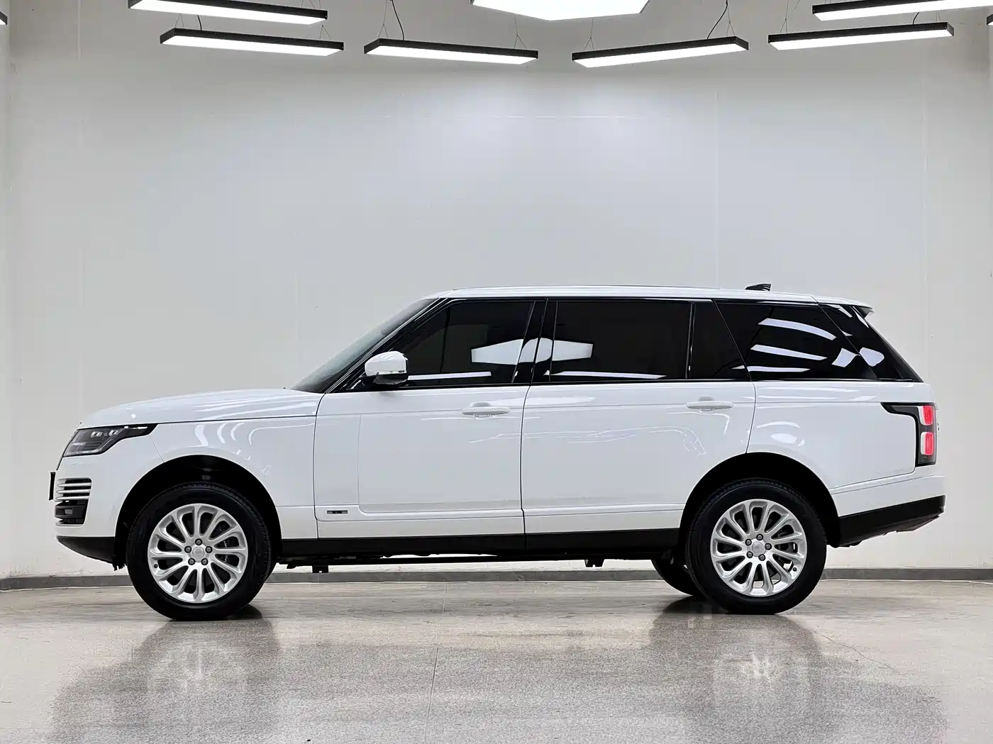 Land Rover Range Rover 2018 3.0 SC V6 Vogue Heritage Extended Edition фото 4