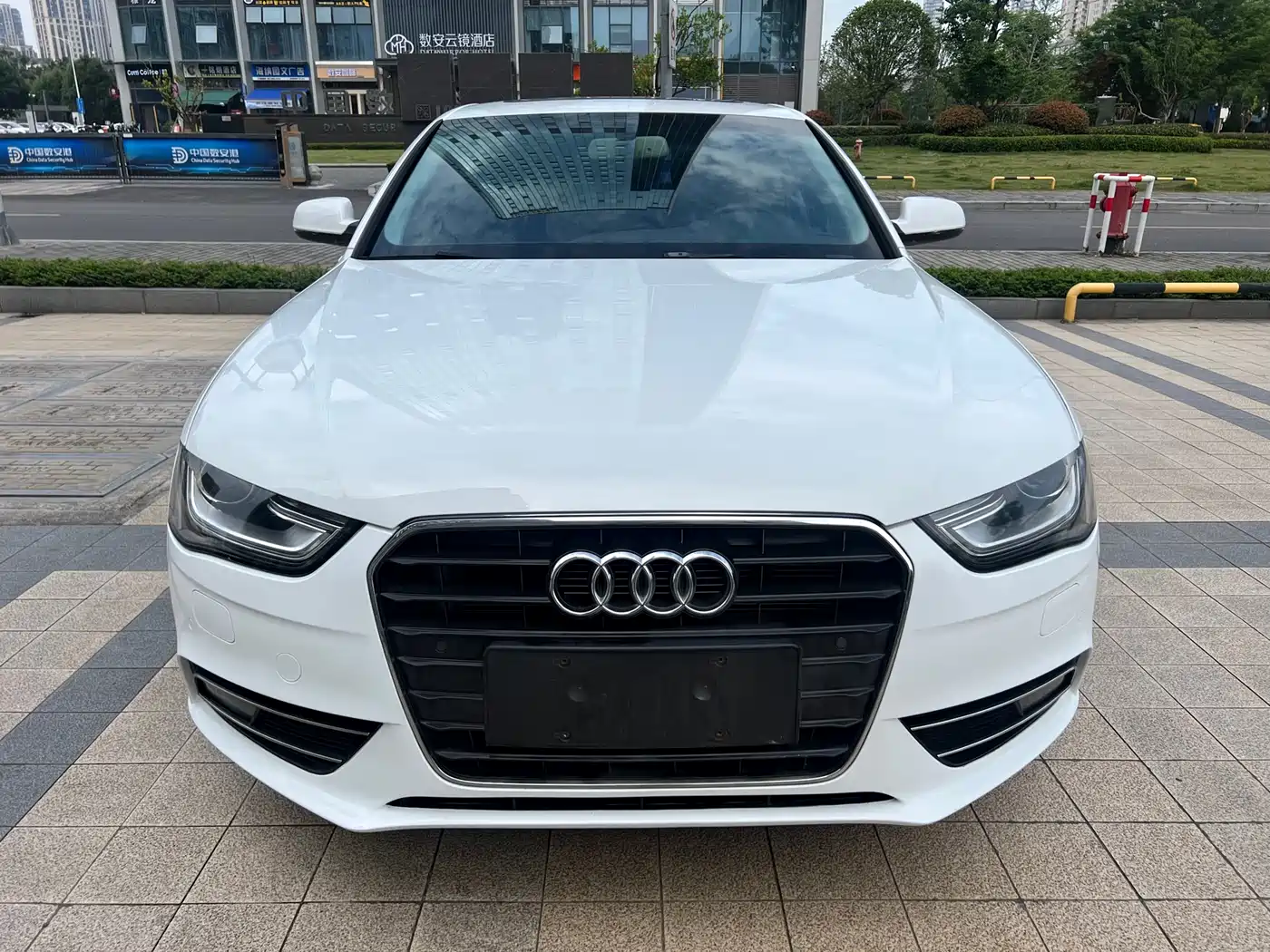 Audi A4L 2013 35 TFSI Automatic Technology фото 2